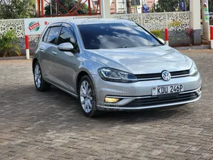 Volkswagen Golf TSI S FWD 2018 Gold