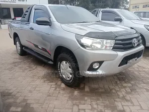 Toyota Hilux Revo Smart Cab Diesel 2.4 RWD 2019 Silver
