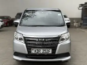 Toyota Noah 2017 Silver