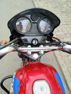Bajaj Boxer 125 2026 Nyekundu