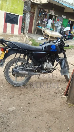 Bajaj Boxer 125 2026 Nyekundu
