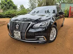 Toyota Crown Royal Hybrid 2014