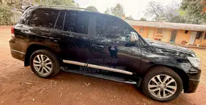 Toyota Land Cruiser 2011 Nyeusi