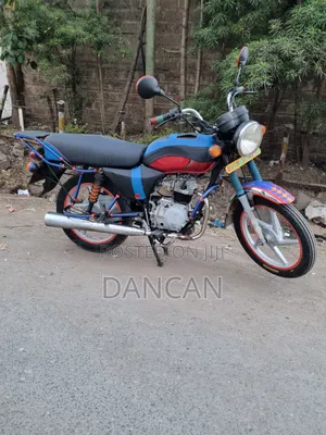 Bajaj Boxer 100 2023 Nyeusi