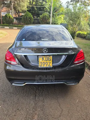 Mercedes-Benz C200 2014 Brown