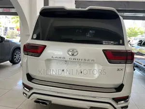 Toyota Land Cruiser LC300 2023