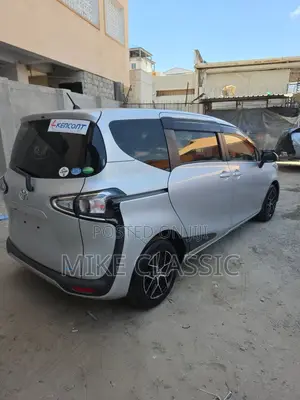 Toyota Sienta 2019 Nyeupe