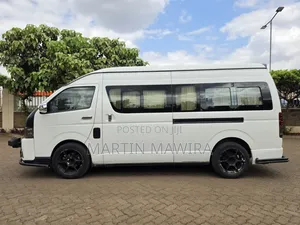 Toyota HiAce 2018 Nyeupe