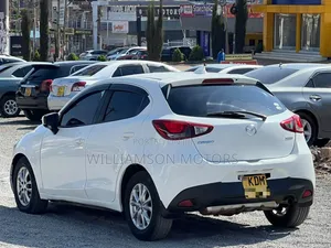 Mazda Demio 2017 Rangi ya Loti