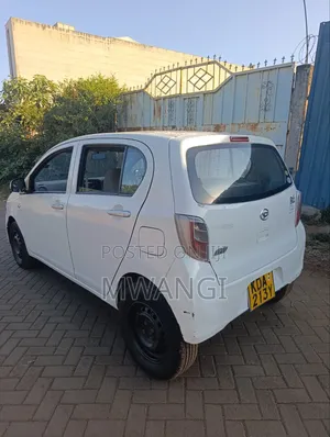 Daihatsu Mira 2013 Nyeupe
