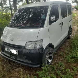 Toyota TownAce 2010 Nyeupe