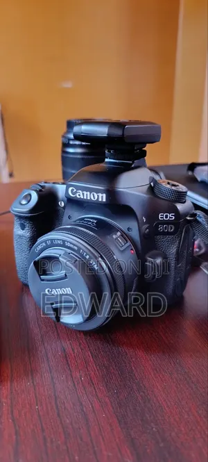 Canon 80D DSLR na Lensi za 50mm & 18-135mm