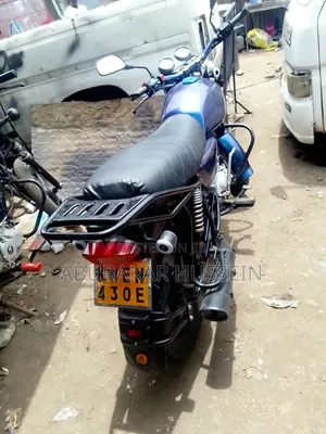Bajaj Boxer 2019 Nyeusi