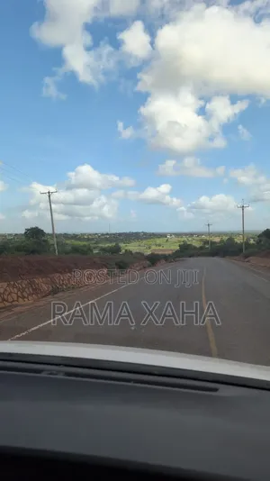 Ekari 7.5 za Ardhi kwa Uuzaji Chakama, 500m kutoka Tarmac
