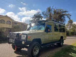2013 Toyota Land Cruiser Safari Beige