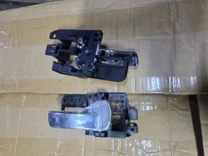 Handle ya Ndani ya Mlango Nissan Navara