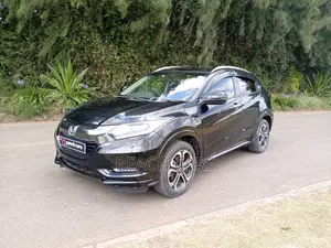 Honda Vezel 2018 Nyeusi
