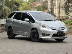 Honda Fit Shuttle Hybrid 2012 Silver
