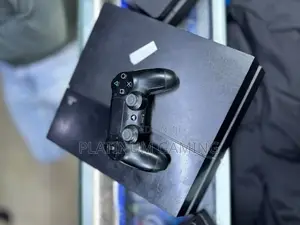 PS4 Standard Iliyochipwa na Michezo 10 & Dhamana ya Miezi 6