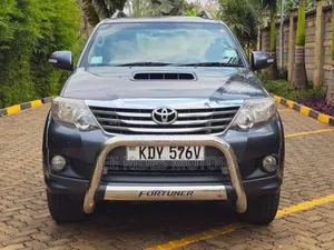 Toyota Fortuner 2013 Kijivu