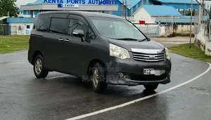 Toyota Noah 2012 Kijivu