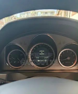 Mercedes-Benz C300 2010 Nyeusi