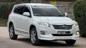 Toyota Vanguard 2012 Nyeupe