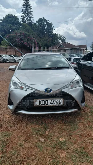 Toyota Vitz 1.5 FWD Hybrid 2018 Grey