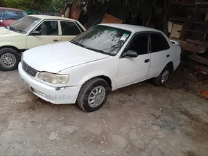 Toyota Corolla 1998 White