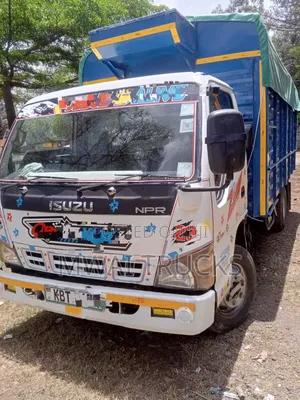 Isuzu NPR KBT 2012 Nyeupe