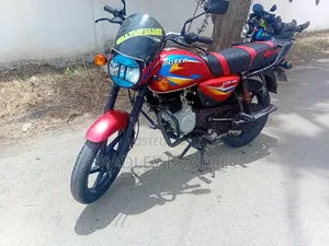 Bajaj Boxer 125 2026 Nyekundu