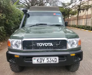 Toyota Land Cruiser 2018 Kijani