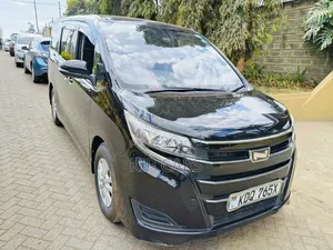 Toyota Noah 2.0 FWD (7 Seater) 2017
