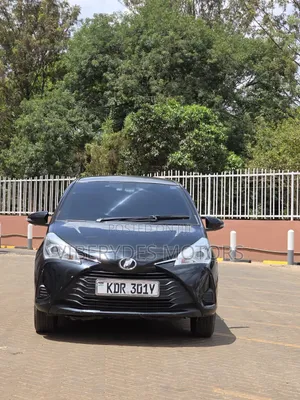 Toyota Vitz 2017 Nyeusi