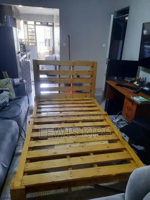Kitanda cha Pallet chenye Headboard Inayoweza Kutenganishwa (4x6)