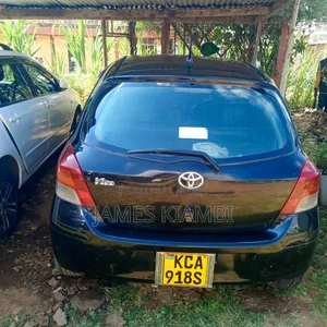 Toyota Vitz 2009 Nyeusi