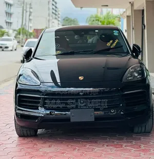 Porsche Cayenne Base AWD 2020 Nyeusi