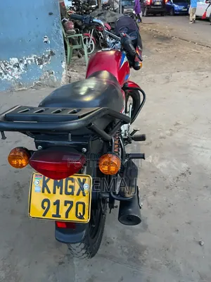 Bajaj Boxer 2025 Nyekundu