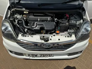 Daihatsu Mira 2017 Nyeupe