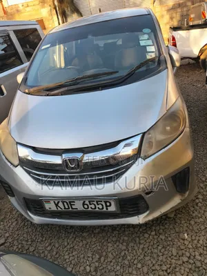 Honda Stepwgn 2018 Nyeupe