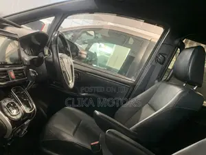 Toyota Esquire 2.0 AWD 2019 (7 Seater)