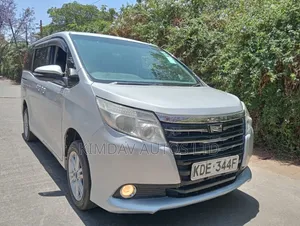 Toyota Noah 2015 Nyeupe