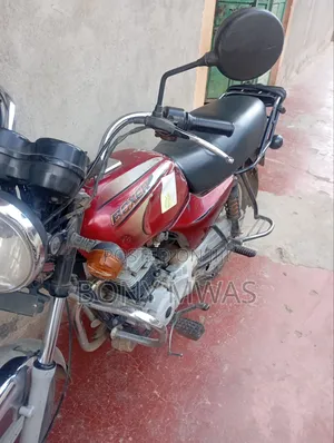Bajaj Boxer 100 2018 Nyeusi