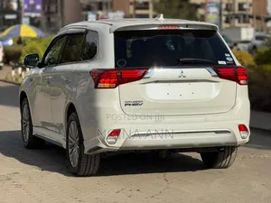 Mitsubishi Outlander PHEV 2019 Nyeupe