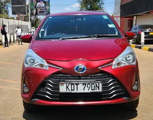 Toyota Vitz 1.5 FWD Hybrid 2019 Red