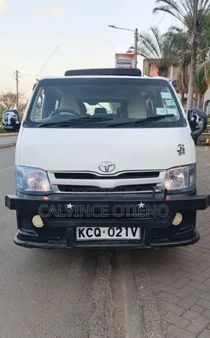 Toyota HiAce Tour Van 2011