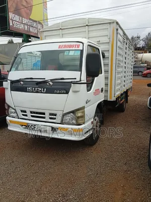 Isuzu NMR 2015 Nyeupe