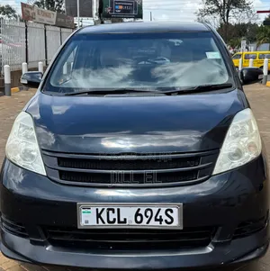 Toyota Isis 2010 Black