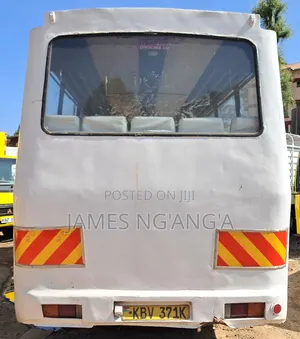 Isuzu NQR 2013 Bus - Ina Viti 29