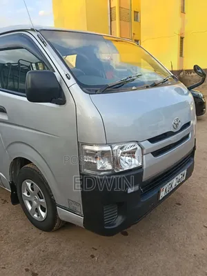 Toyota HiAce 2011 Van